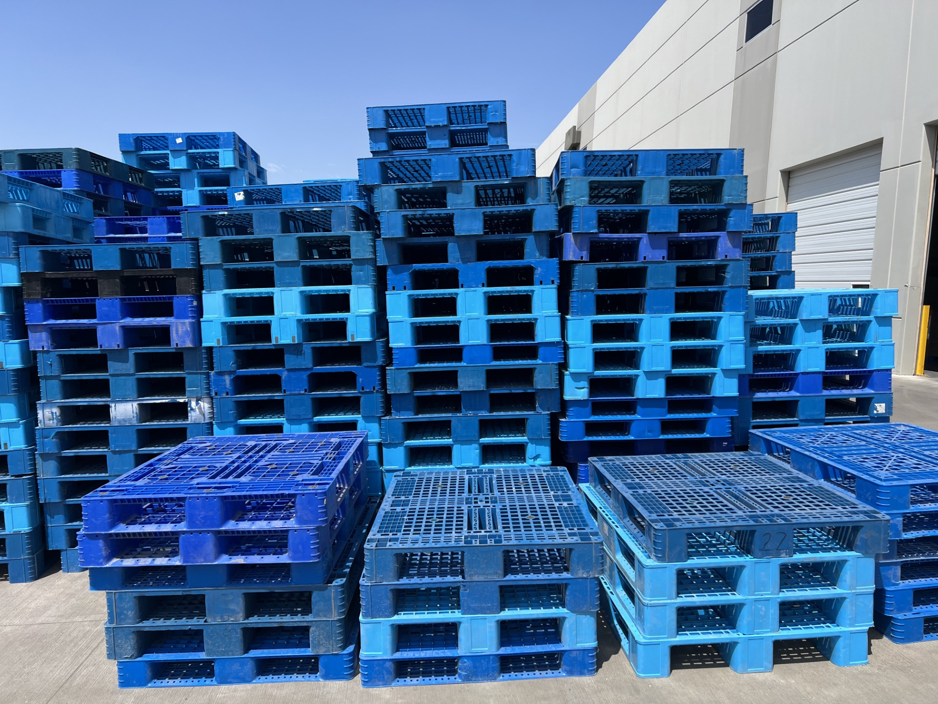 Plastic pallet underside detail