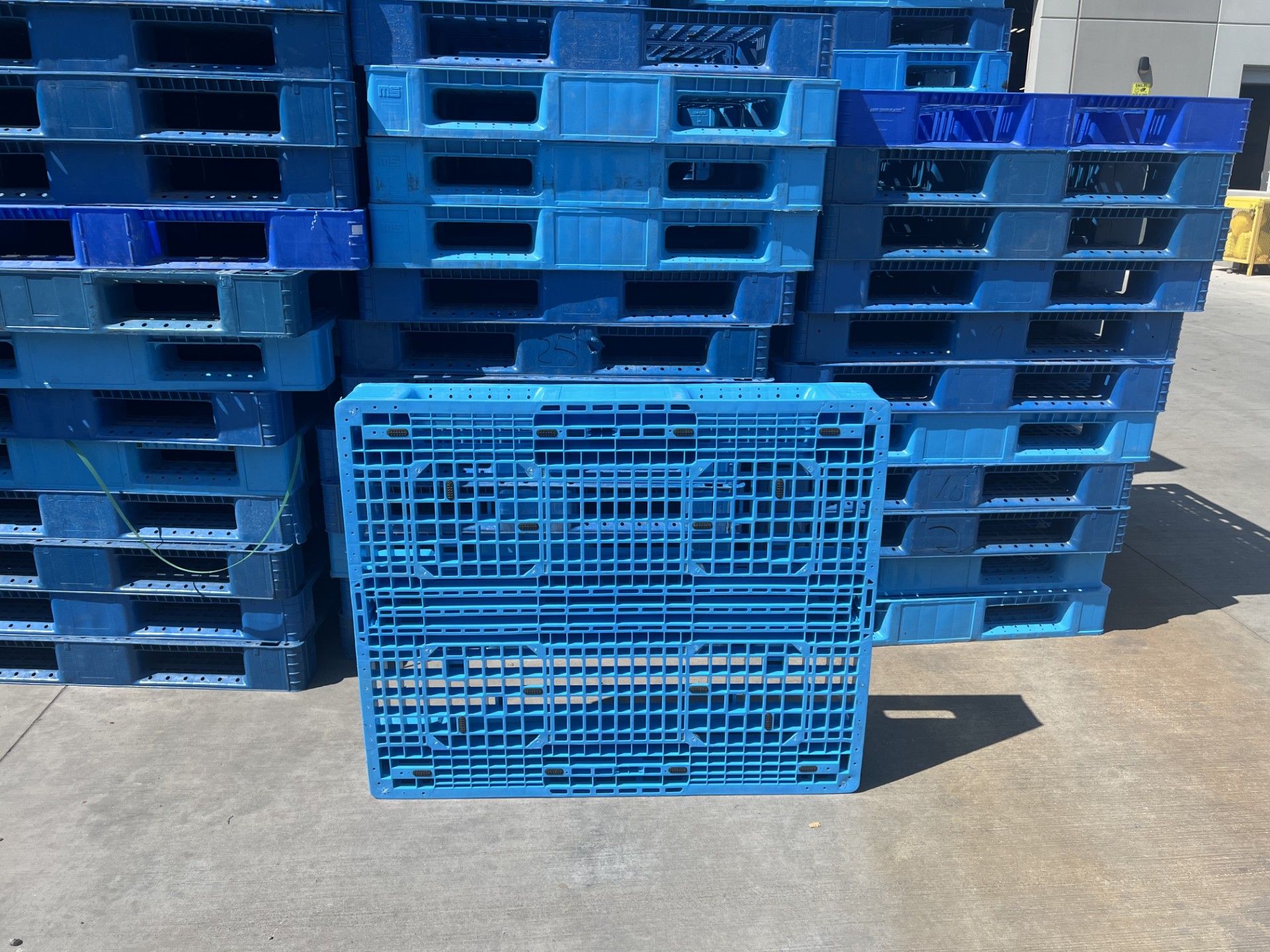 Value vs Industrial pallets